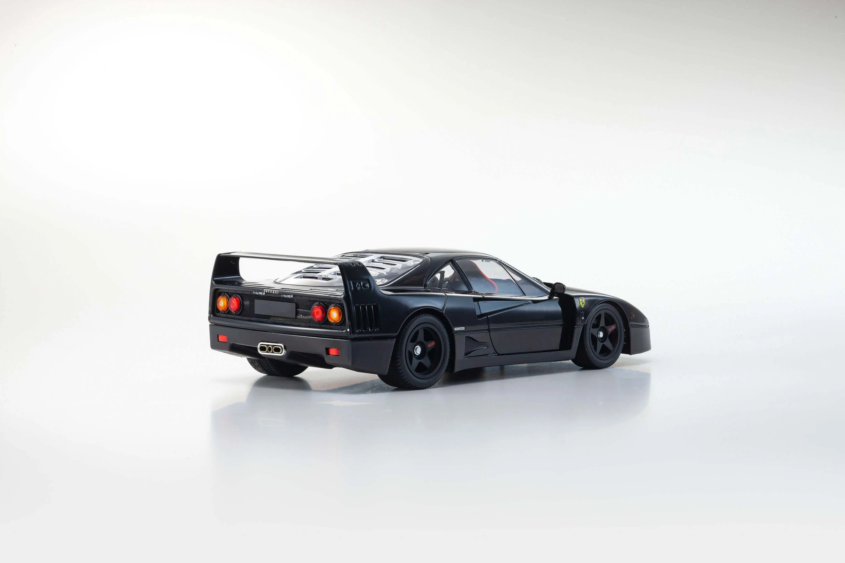 Kyosho 1:18 Ferrari F40 Black 1987 Die-Cast Collection – view 7