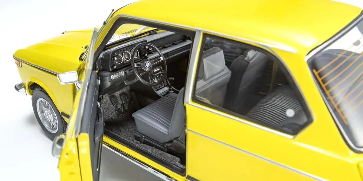 Kyosho 1:18 BMW 2002 Tii 1972 Yellow – view 12