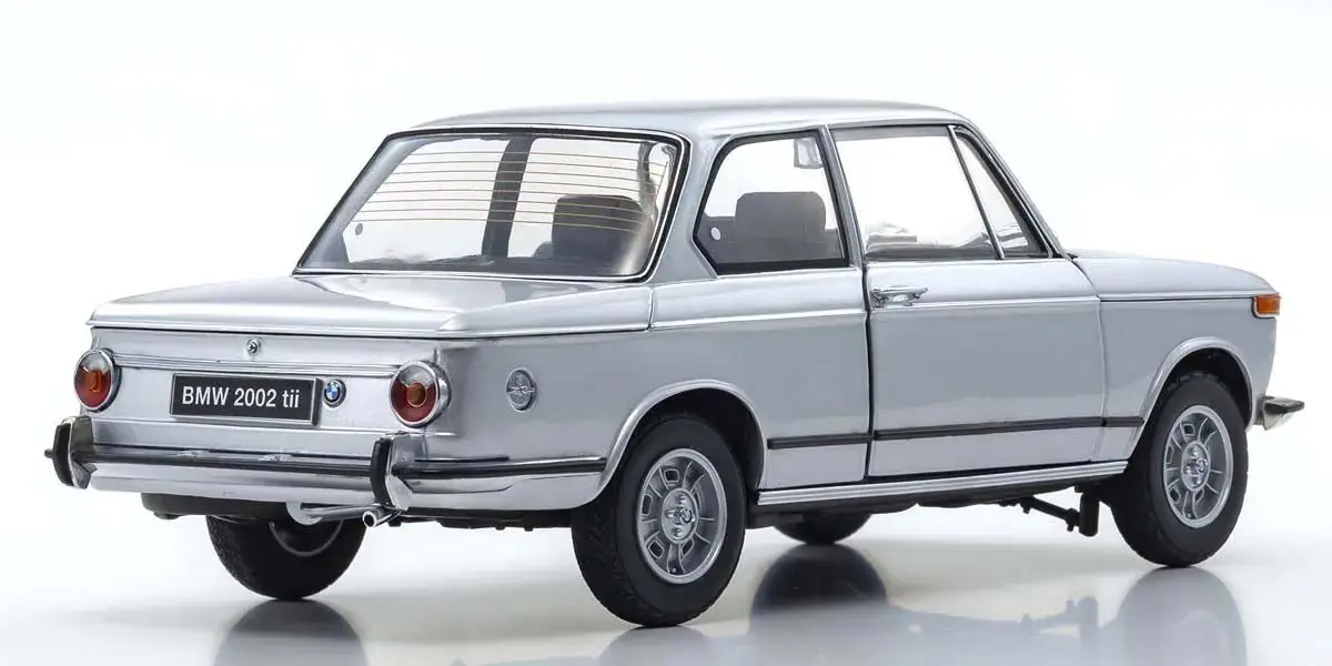 Kyosho 1:18 BMW 2002 Tii 1972 Silver – view 2