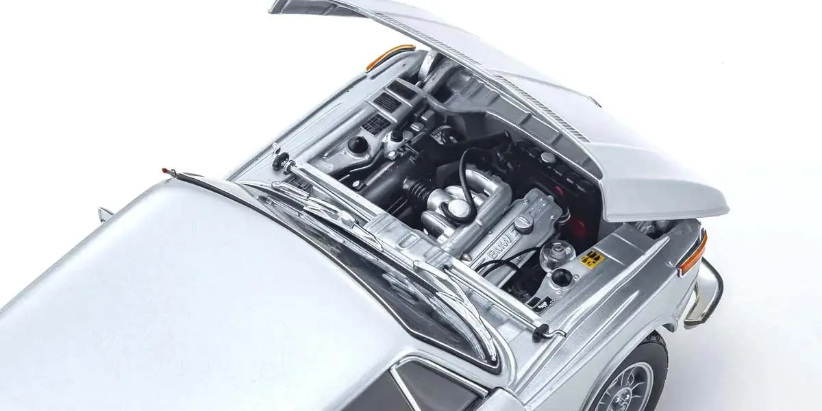 Kyosho 1:18 BMW 2002 Tii 1972 Silver – view 5