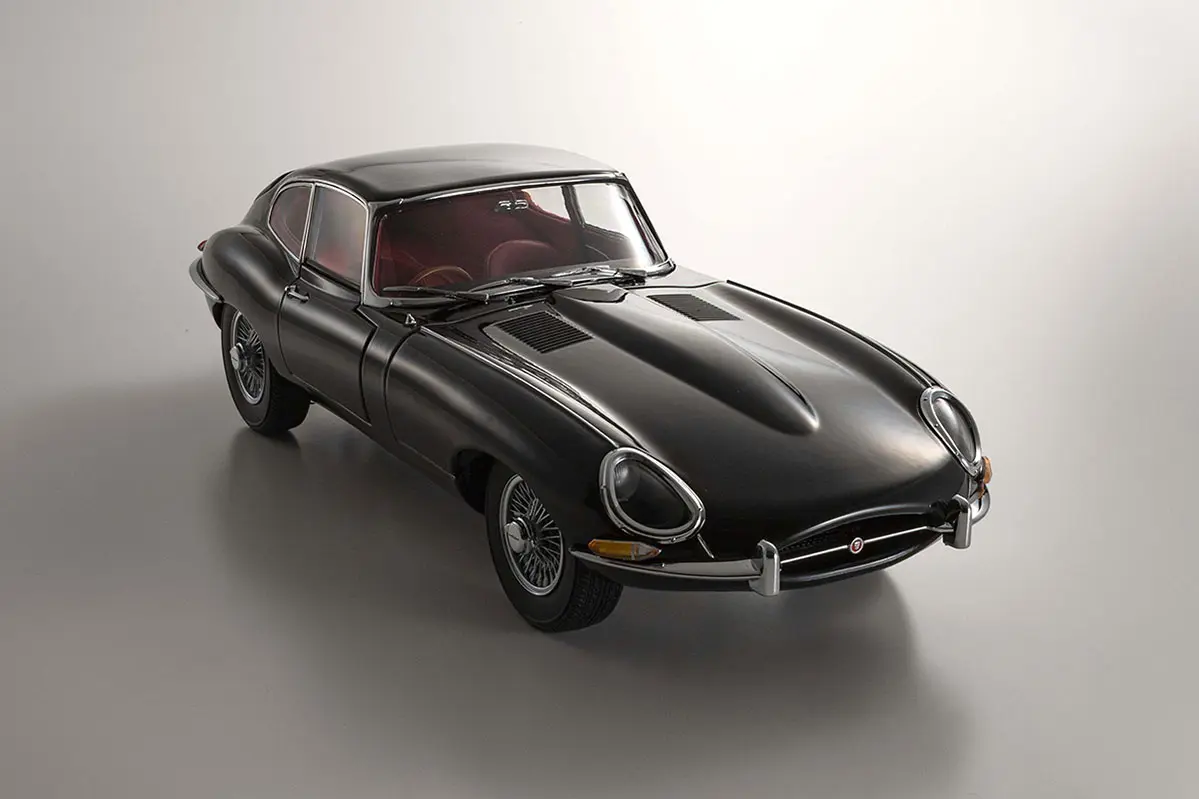 Kyosho 1:18 Jaguar E-Type 3.8l Coupe Mk1 1961 Black – view 2