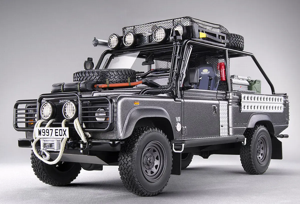 Kyosho 1:18 Resin Land Rover Defender 2001 Tomb Raider Edition