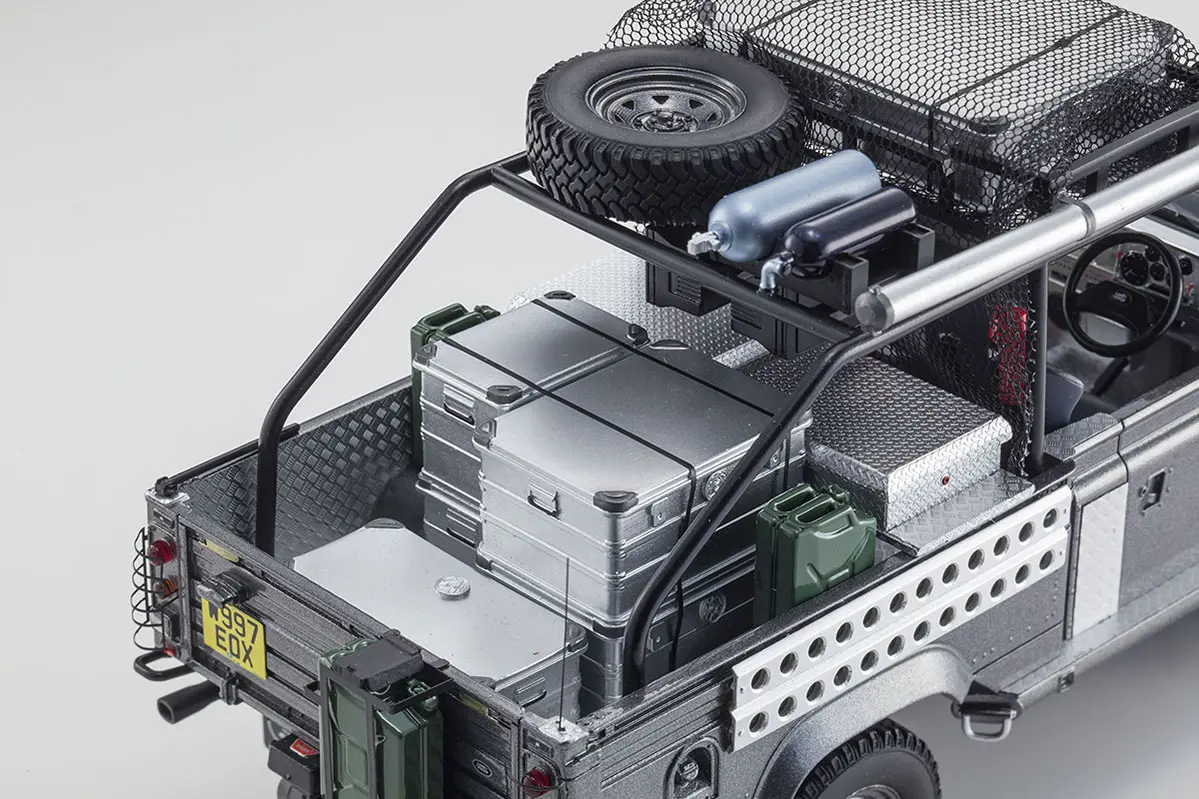 Kyosho 1:18 Resin Land Rover Defender 2001 Tomb Raider Edition – view 4