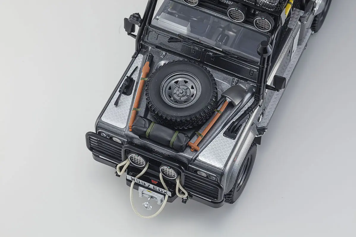 Kyosho 1:18 Resin Land Rover Defender 2001 Tomb Raider Edition – view 8