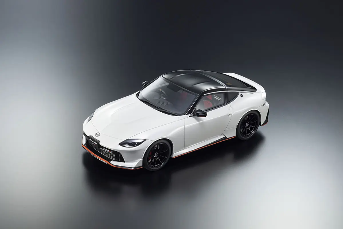 Kyosho 1:18 Resin Samurai Collection Nissan Fairlady Z 2024 White – view 3