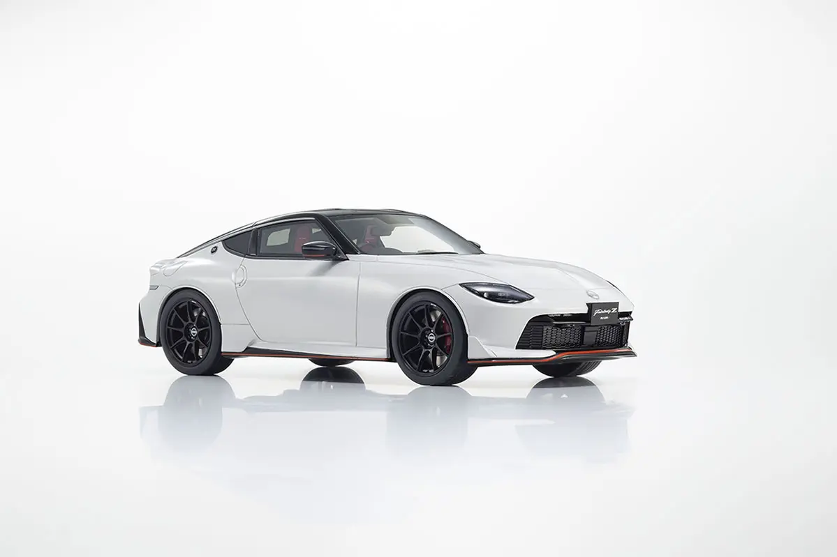 Kyosho 1:18 Resin Samurai Collection Nissan Fairlady Z 2024 White – view 7