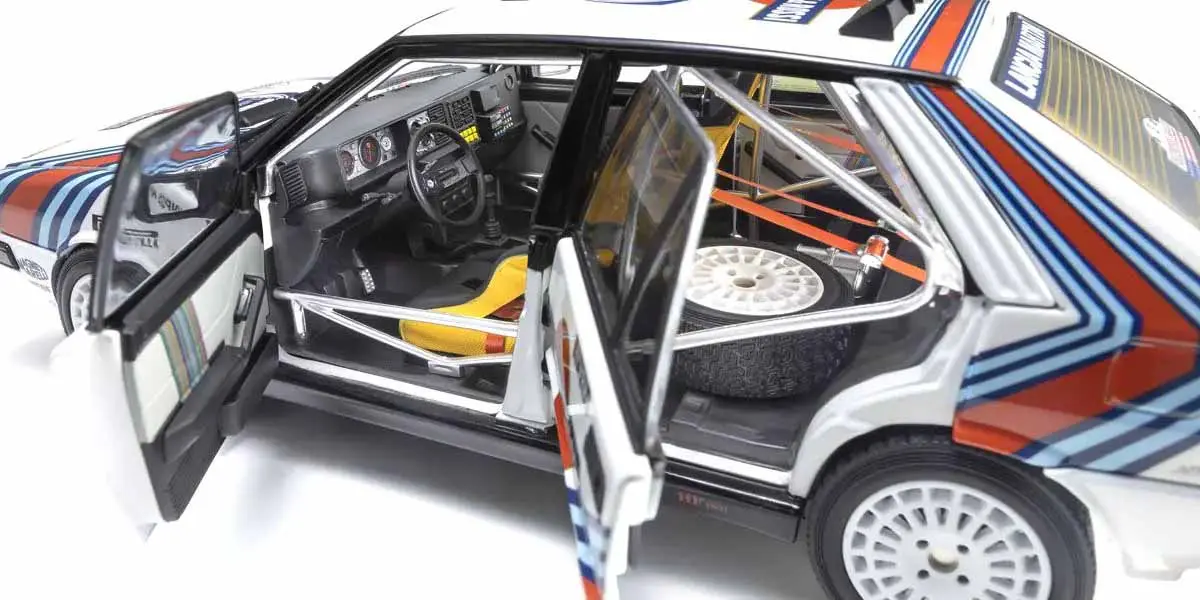 Kyosho 1:18 Lancia Delta HF 4WD Olympus Rally 1987 Martini Rossi Nr.3 – view 5
