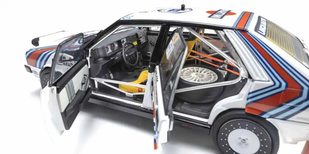 Kyosho 1:18 Lancia Delta HF 4WD Rally Monte Carlo 1988 Martini Nr.3 – view 5