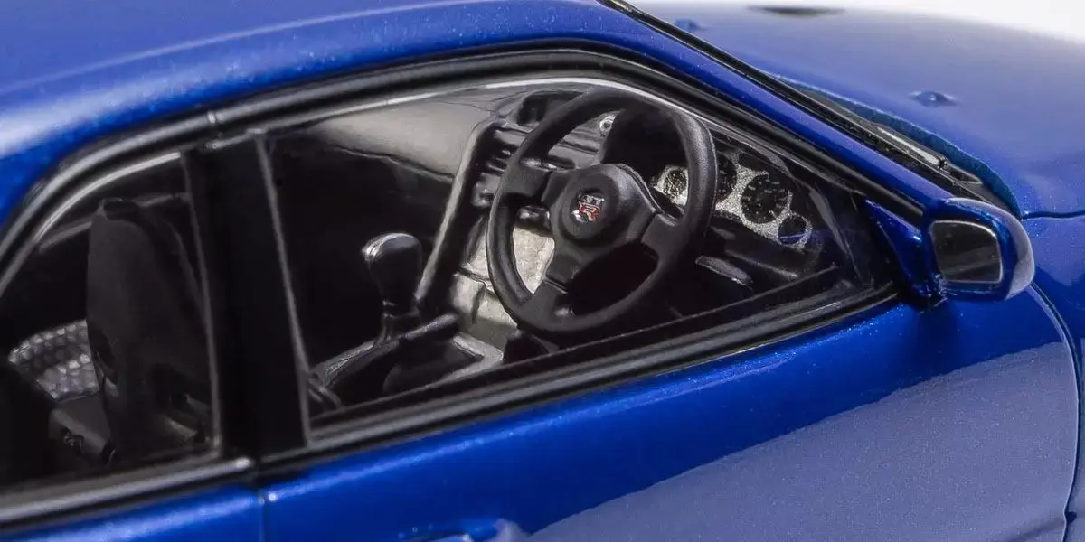 Kyosho 1:43 Nissan Skyline R34 GT-R v-Spec II Bayside Blue – view 5