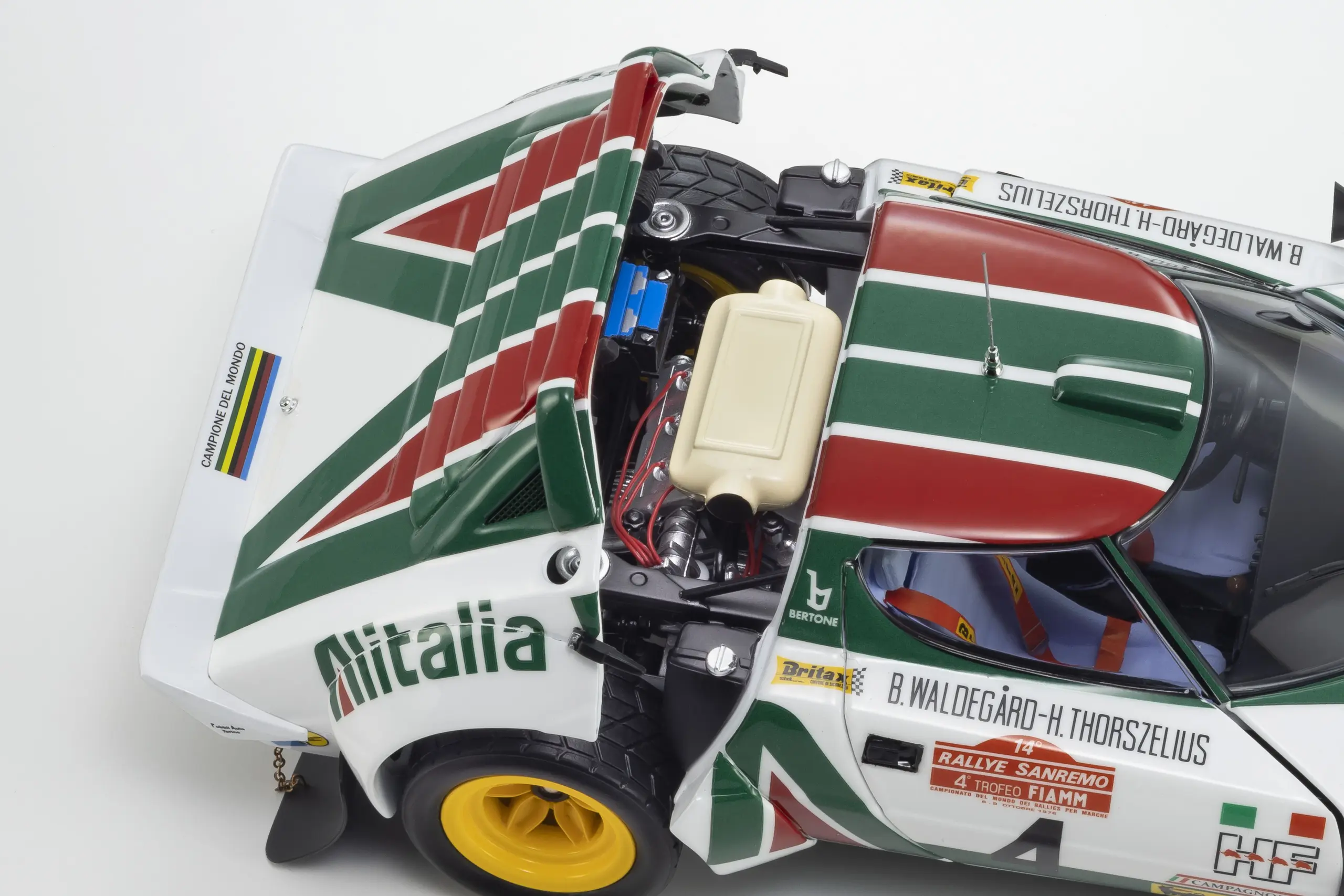 Kyosho 1:18 Lancia Stratos HF B.Waldegard Winner San Remo 1976 Nr.4 – view 3