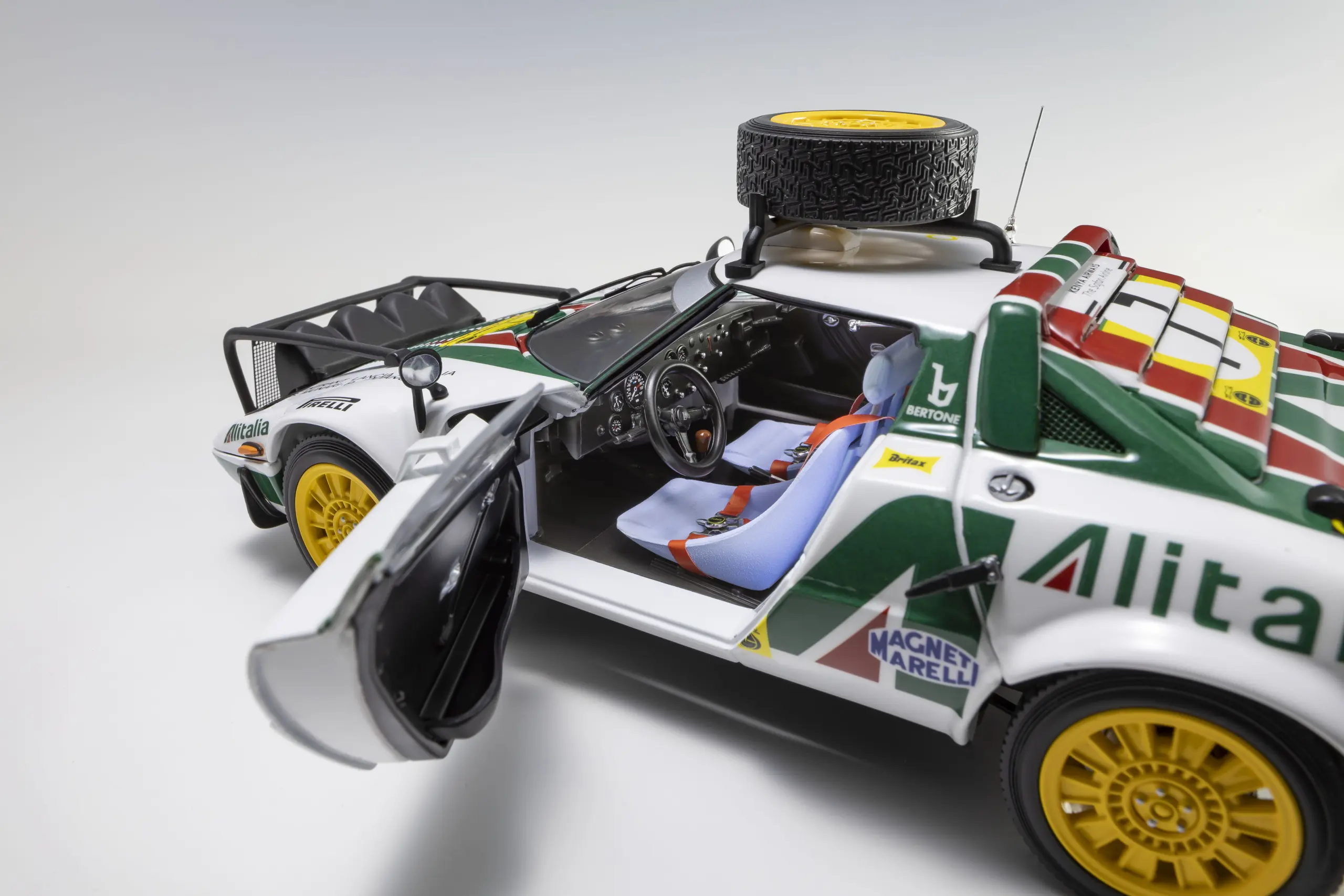 Kyosho 1:18 Lancia Stratos HF S.Munari 3rd Safari Rally 1977 Nr.7 – view 5