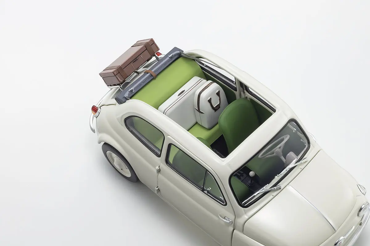 Kyosho 1:18 Fiat Nuova 500 Ivory Accessories Version – view 3