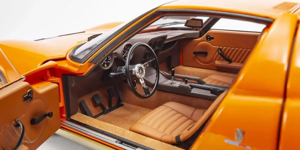 Kyosho 1:12 Lamborghini Miura P400 1968 Orange/Brown Interior — view 5