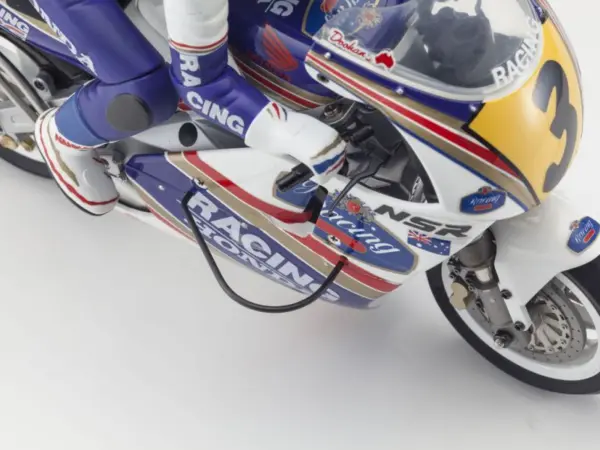 Kyosho Moto Hanging On Racer Honda NSR500 1991 Kit – RC Motorbikes