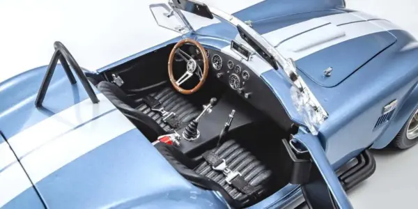 Kyosho 1:18 Shelby Cobra 427 S/C Spider 1962 Light Blue-White