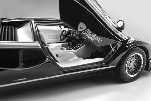 Kyosho 1:18 Lamborghini Countach Lp500r Black-White