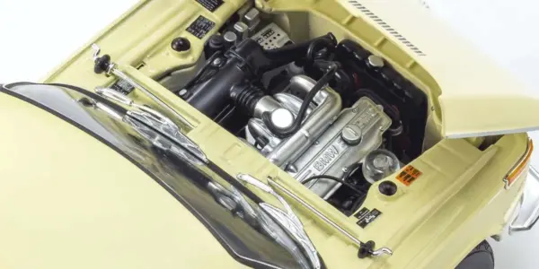 Kyosho 1:18 BMW 2002 Tii 1972 Cream