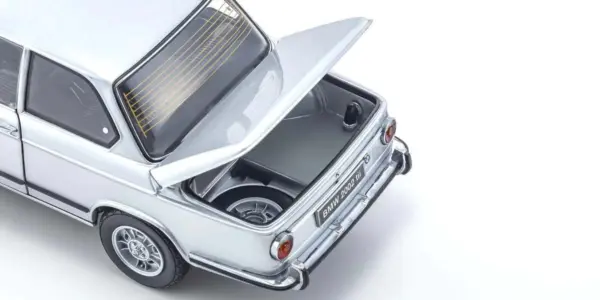 Kyosho 1:18 BMW 2002 Tii 1972 Silver