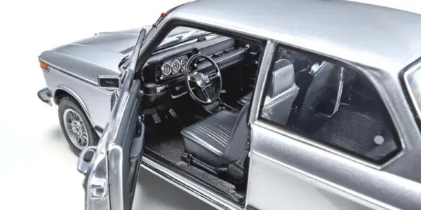 Kyosho 1:18 BMW 2002 Tii 1972 Silver