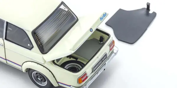 Kyosho 1:18 BMW 2002 Turbo 1974 White