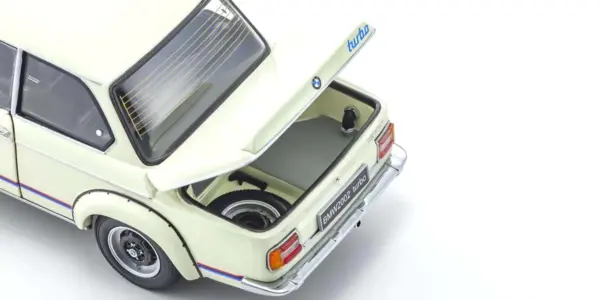 Kyosho 1:18 BMW 2002 Turbo 1974 White
