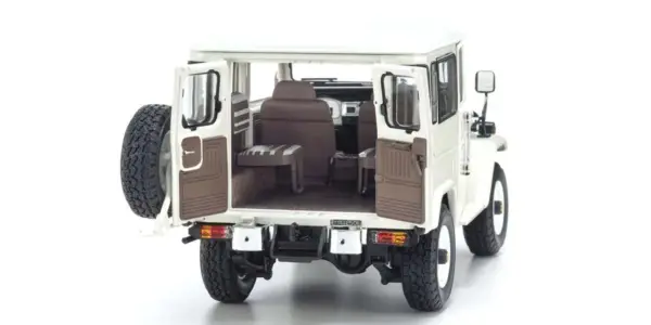 Kyosho 1:18 Toyota Land Cruiser 40 Van (BJ42V) 1980 White