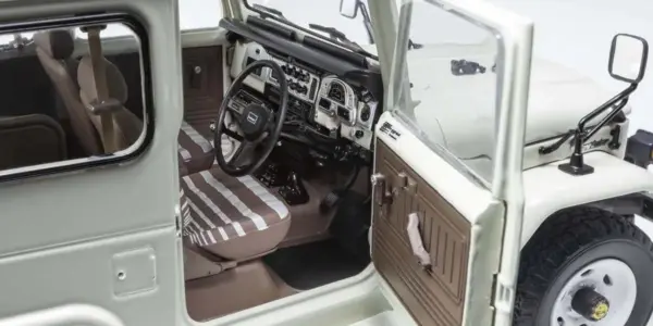 Kyosho 1:18 Toyota Land Cruiser 40 Van (BJ42V) 1980 White