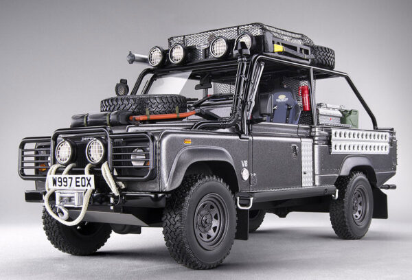 Kyosho 1:18 Resin Land Rover Defender 2001 Tomb Raider Edition