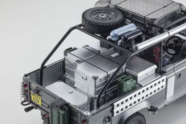 Kyosho 1:18 Resin Land Rover Defender 2001 Tomb Raider Edition