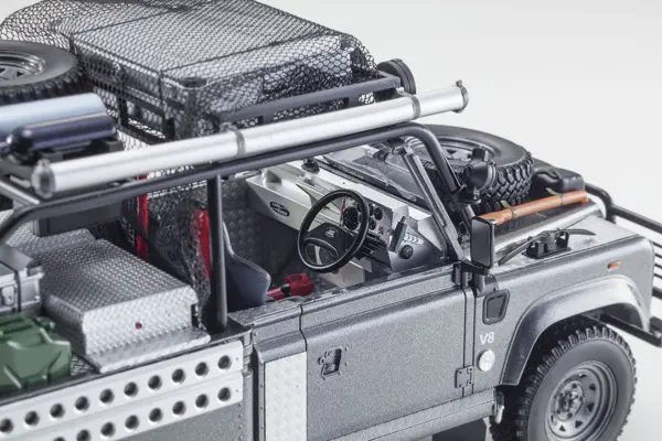 Kyosho 1:18 Resin Land Rover Defender 2001 Tomb Raider Edition
