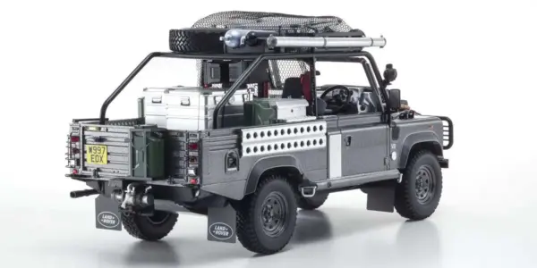 Kyosho 1:18 Resin Land Rover Defender 2001 Tomb Raider Edition