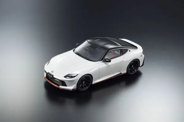 Kyosho 1:18 Resin Samurai Collection Nissan Fairlady Z 2024 White