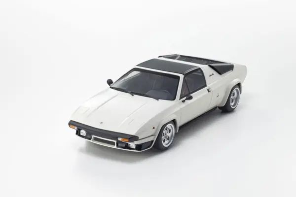 Kyosho 1:18 Resin Samurai Collection Lamborghini Silhouette White