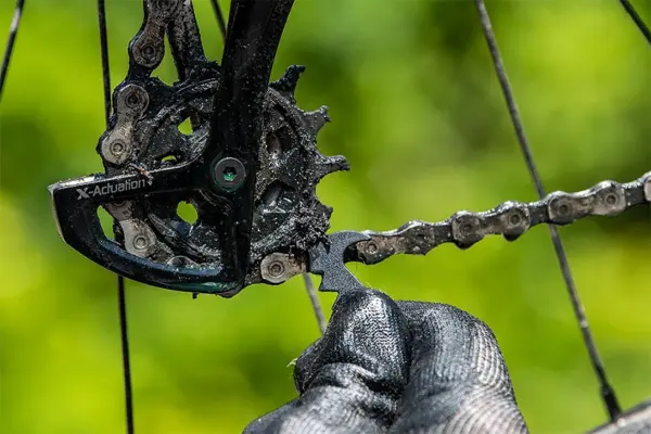 Muc-Off Claw Cleaning Brush