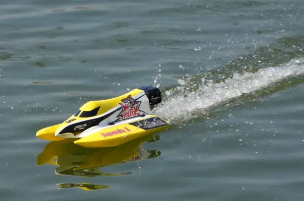 Joysway Mad Shark V3 F1 Electric Abs 443mm Brushed 2.4g RTR Boat