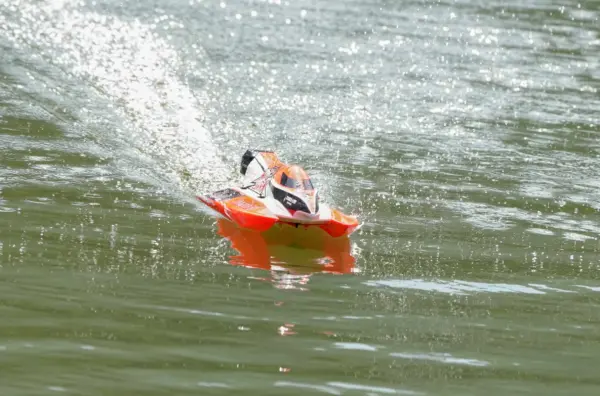 Joysway Mad Shark V2 F1 Brushless Electric Abs 443mm 2.4g Artr Boat