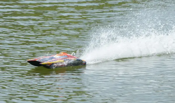 Joysway Monster Brushless Catamaran Elec Abs 570mm 2.4g RTR Boat