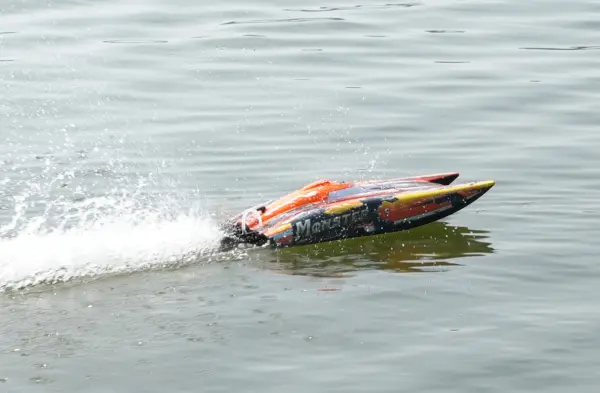 Joysway Monster Brushless Catamaran Elec Abs 570mm 2.4g RTR Boat