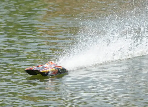 Joysway Monster Brushless Catamaran Elec Abs 570mm 2.4g RTR Boat