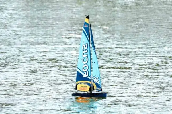 Joysway Focus III 995mm 2.4G RTR Sailboat (BL)