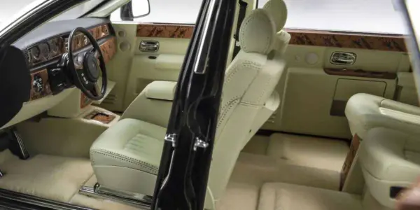 Kyosho 1:18 Rolls-Royce Phantom EWB 2012 Black Silver