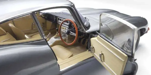 Kyosho 1:18 Jaguar E-Type 3.8L Coupe MK1 1961 British Racing Green