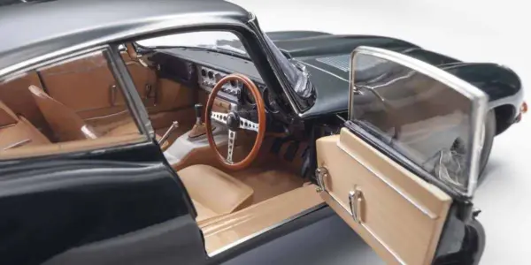 Kyosho 1:18 Jaguar E-Type 3.8L Coupe MK1 1961 British Racing Green