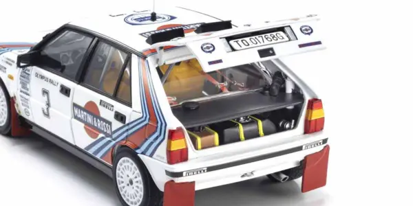 Kyosho 1:18 Lancia Delta HF 4WD Olympus Rally 1987 Martini Rossi Nr.3