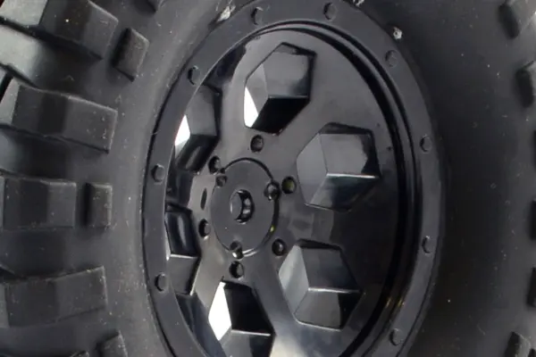 FTX Outback Pre-Mounted 6hex/Tyre (2) - Black