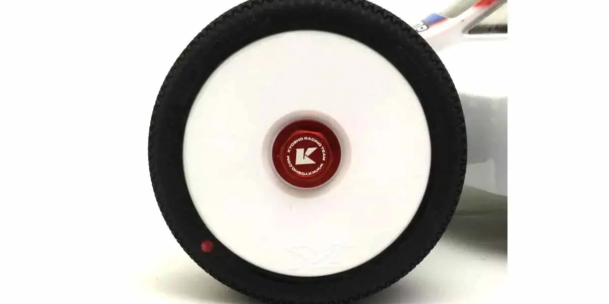 Kyosho 1:8 Inferno Serrated Closed Wheel Nuts (4) Red – view 3