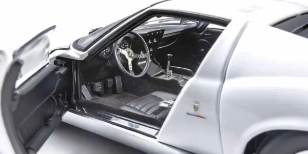 Kyosho 1:18 Lamborghini Miura P400 1968 White-Silver