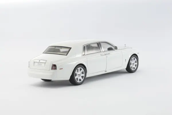 Kyosho 1:18 Rolls-Royce Phantom Ewb 2012 English White