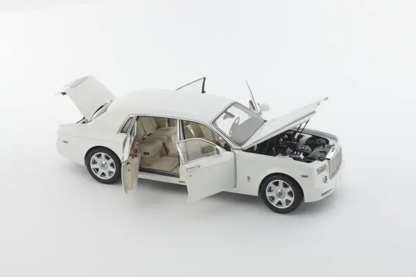 Kyosho 1:18 Rolls-Royce Phantom Ewb 2012 English White