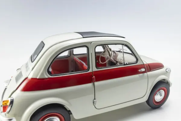 Kyosho 1:18 Fiat Nuova 500 Sport Light Gray/Red Line
